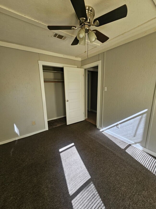 Building Photo - Rental in Jacksonville