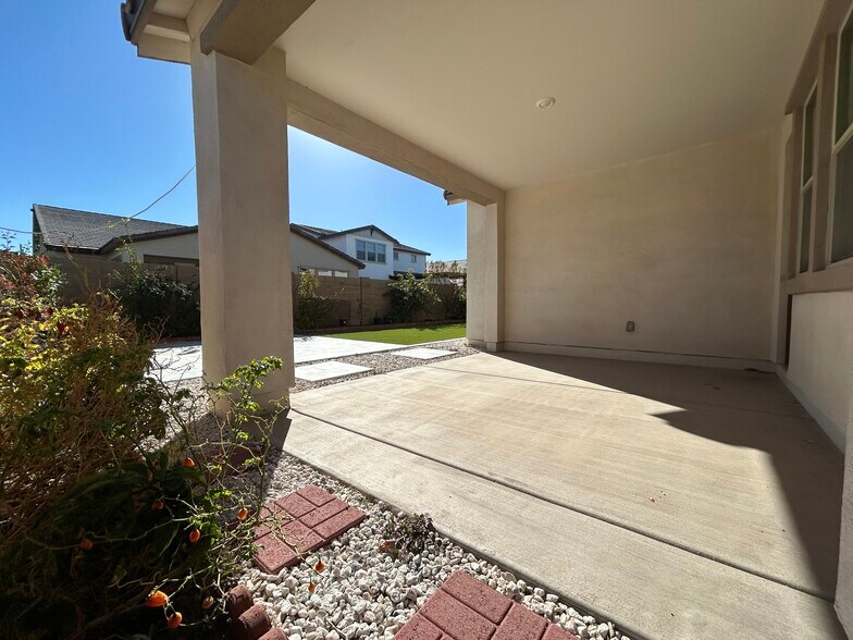 Building Photo - 21357 E Macaw Dr