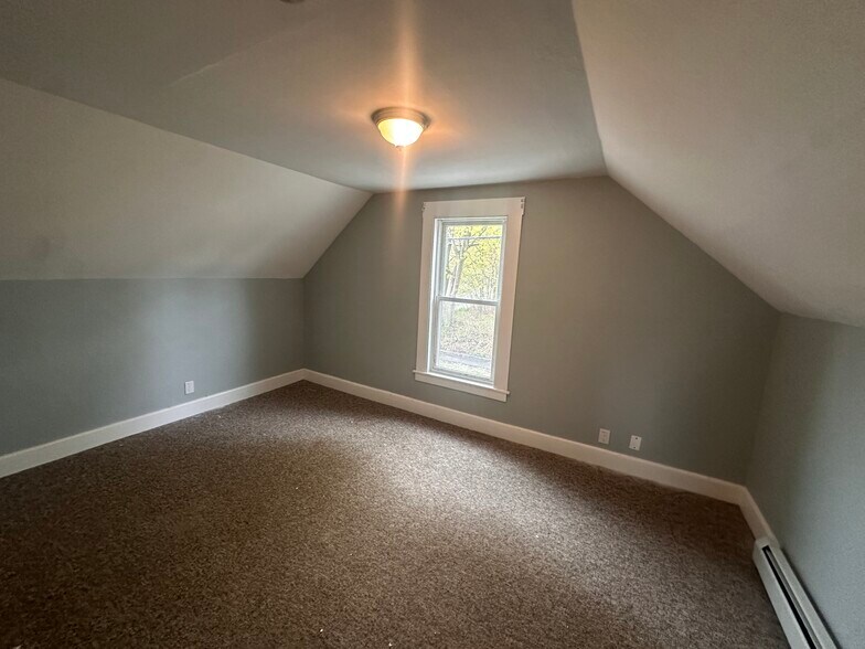 Bedroom 2 - 42 Newbury St