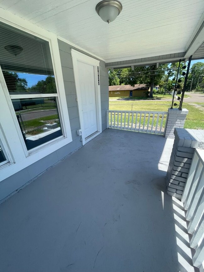 Building Photo - ** Move in Ready** 3/2 Single Family Home in College Park