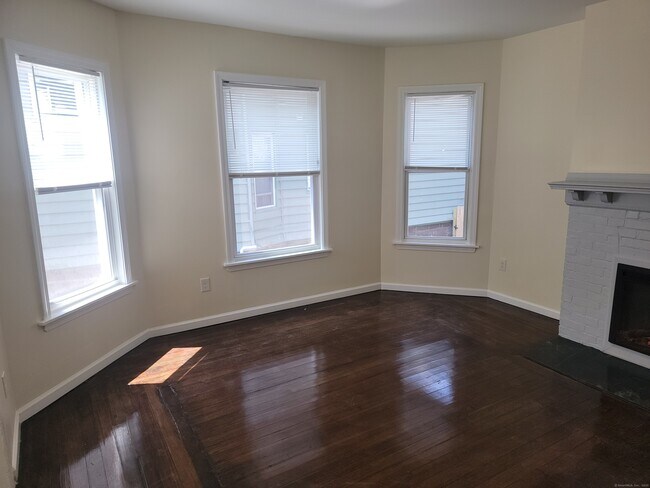 Building Photo - 147 Edgewood St