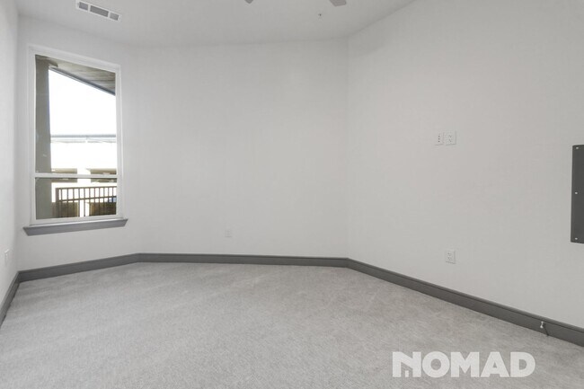 Building Photo - 1 Bedroom Condo in Carrollton