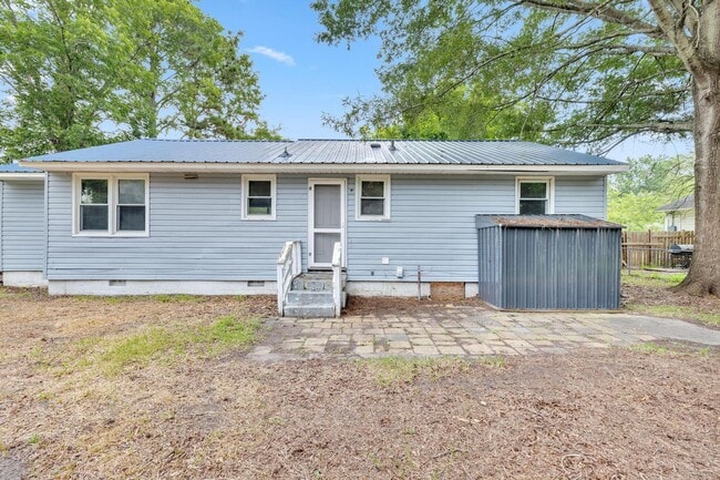 Building Photo - 3 bedroom Northwoods Home
