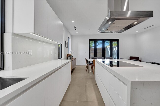 Building Photo - 3465 SW 3rd Ave