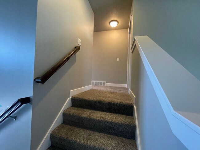 Building Photo - Move-In Ready Home in the Heart of Sandy