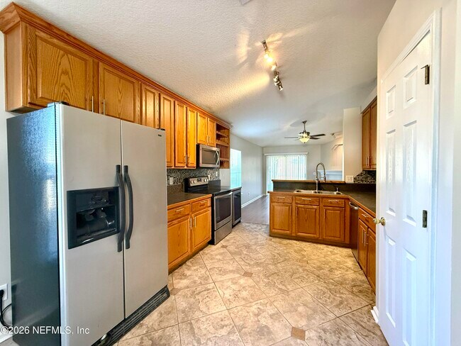 Building Photo - 1701 Covington Ln