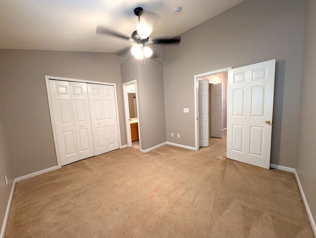 Building Photo - Charming, townhome located in the Bennington Place Community in Charlotte!