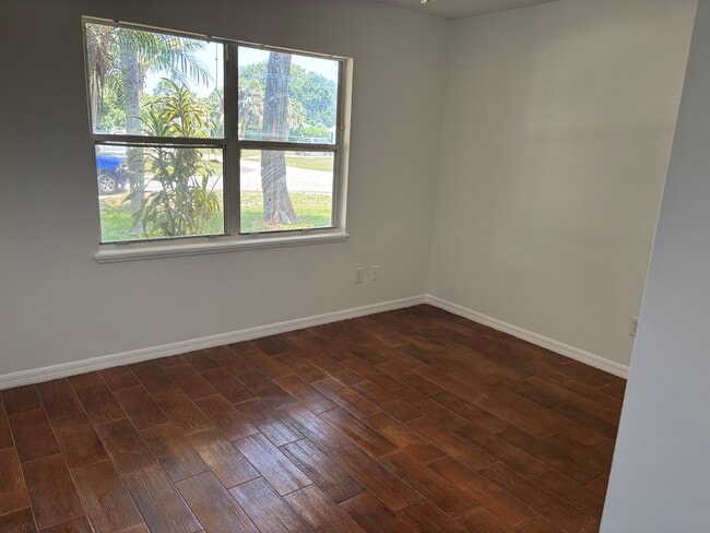 Building Photo - 505 16th Ave