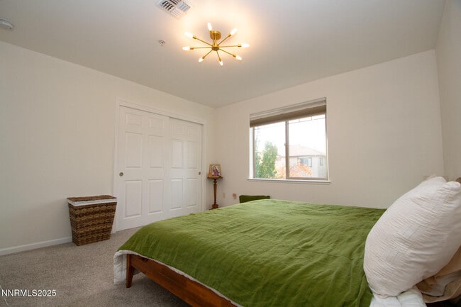 Building Photo - 1052 Watt St