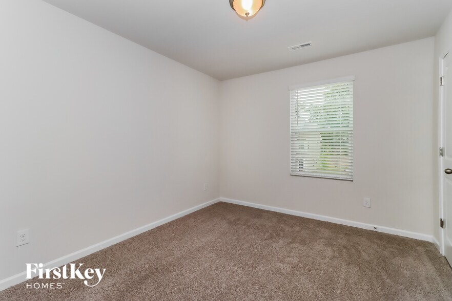 Building Photo - 2059 Cypress Village Dr NW