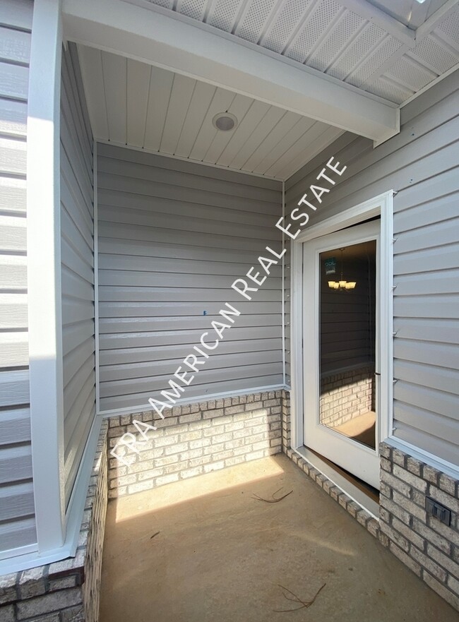 Building Photo - 1003 Skylark Rd