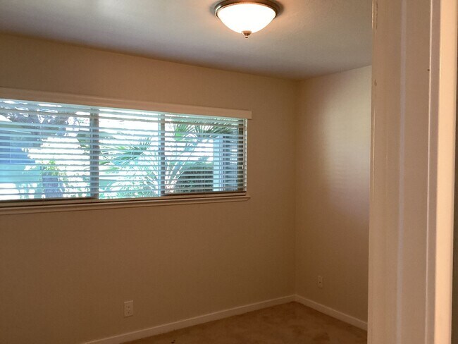 Building Photo - Cozy 2Br/1Ba Near the Beach