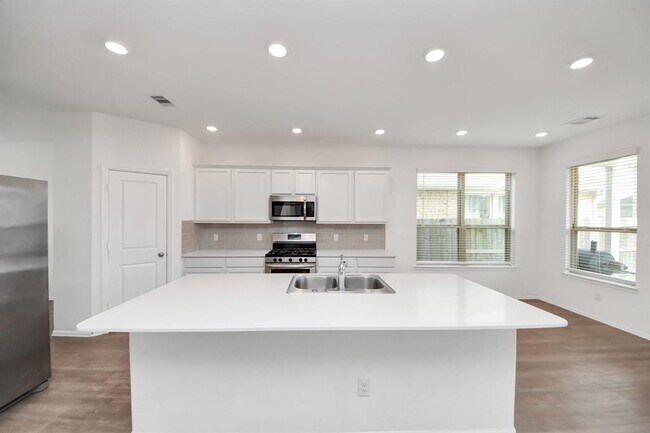 Building Photo - 24063 Hawthorn Lks Dr