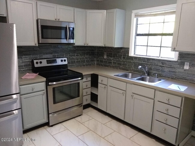 Building Photo - 516 E 58th St