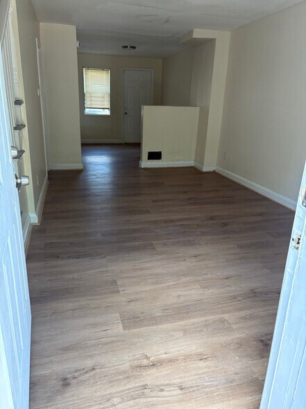 Building Photo - 821 Bonaparte Ave