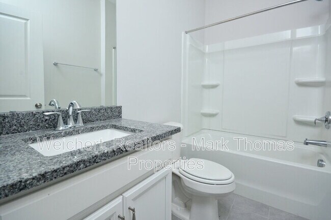 Building Photo - 1043 Manorhaven Dr