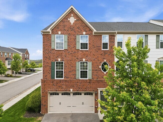 Building Photo - 2305 Pointe View Dr
