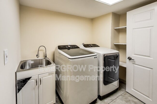 Building Photo - 3713 W 98th St