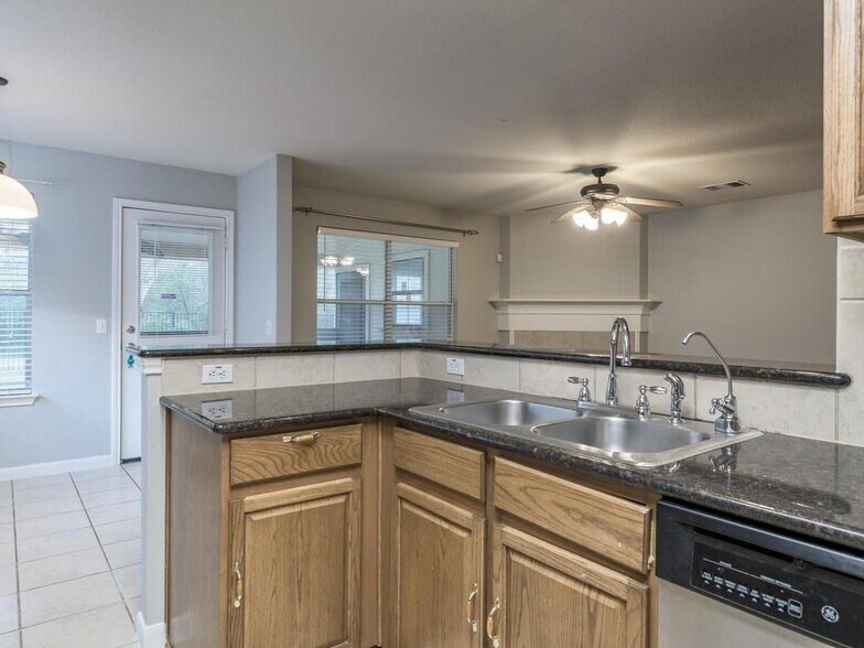 Building Photo - 2316 Paradise Ridge Dr