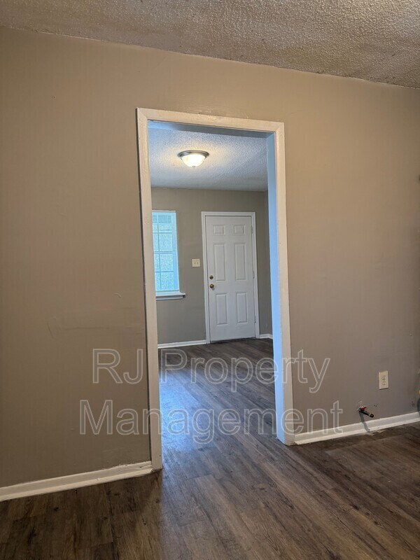 Building Photo - 2365 Dexter Ave