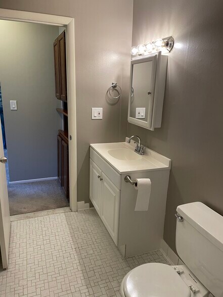 Building Photo - 810 Plate St