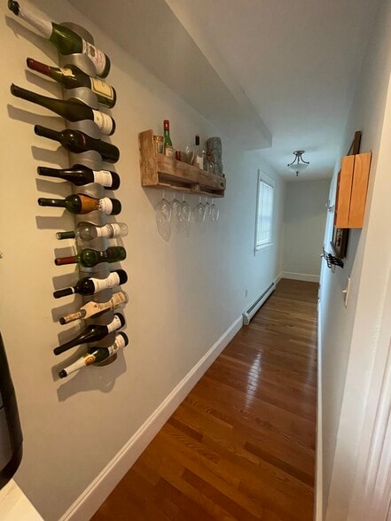 Building Photo - 14 Oak St