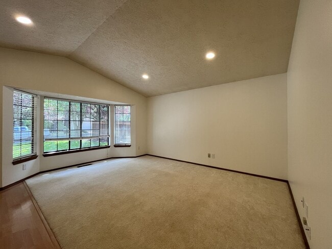 Building Photo - 4825 SW Marigold St