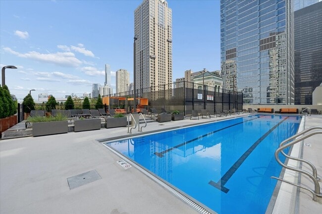 Building Photo - 345 N LaSalle St