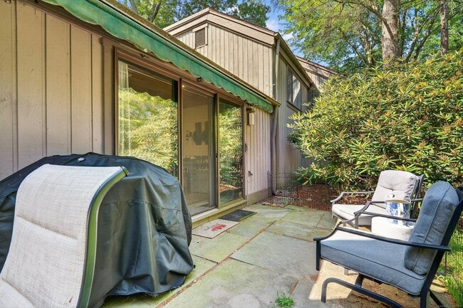 Building Photo - 401 Heritage Vlg