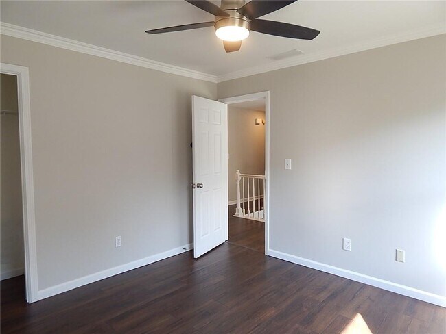 Building Photo - 115 Brentwood Ln