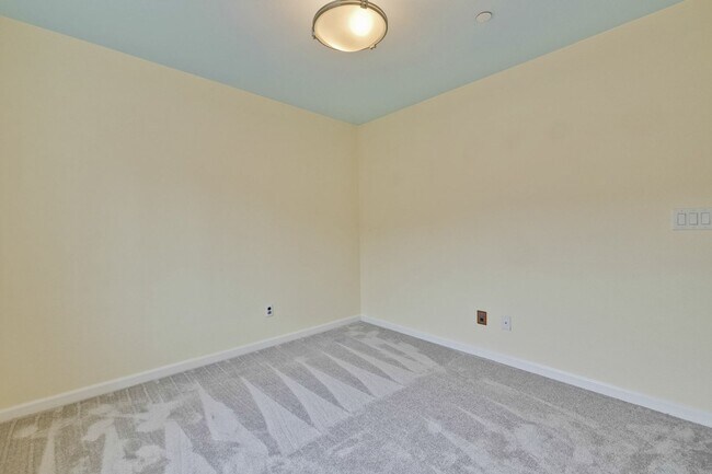 Building Photo - Modern Communication Hill Townhome | Panoramic Mountain Views