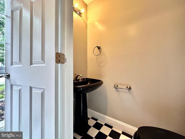 Building Photo - 2107 Mardic Dr