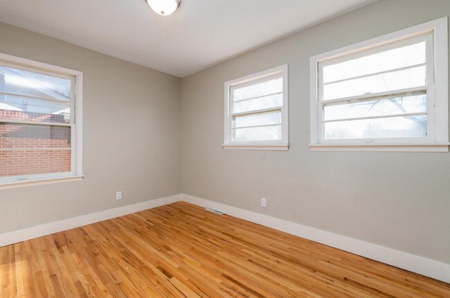 Building Photo - 7720 E Clay St