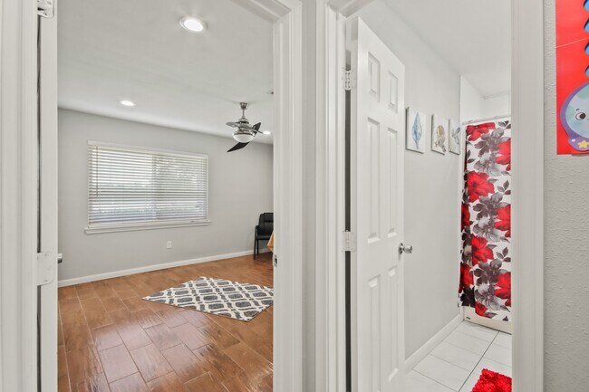 Building Photo - 5302 Treaschwig Rd