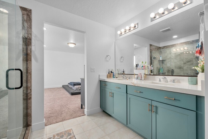 Building Photo - 2156 Wallflower Dr