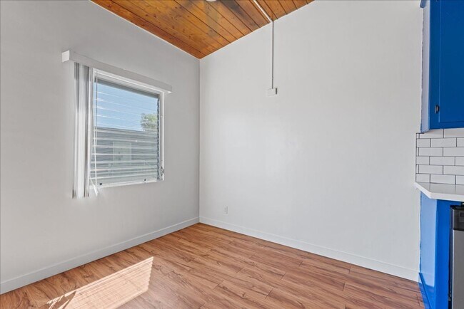 Building Photo - 6114 Cahuenga Blvd