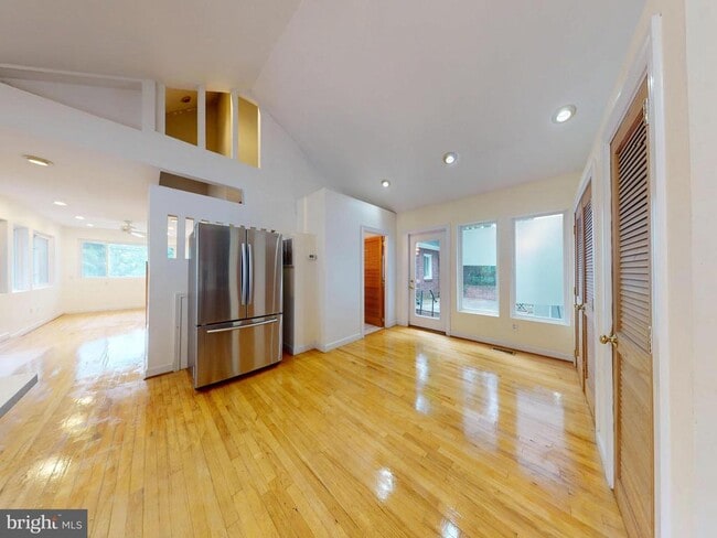 Building Photo - 3137 S Glebe Rd