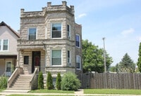 Building Photo - 825 Beloit Ave