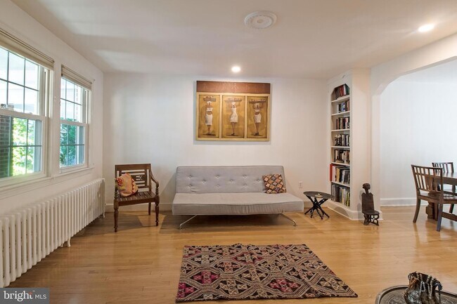Building Photo - 2224 Observatory Pl NW