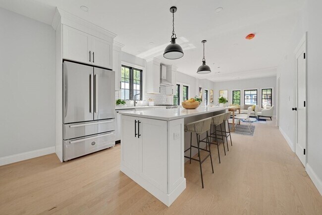 Building Photo - 82 Rossmore Rd