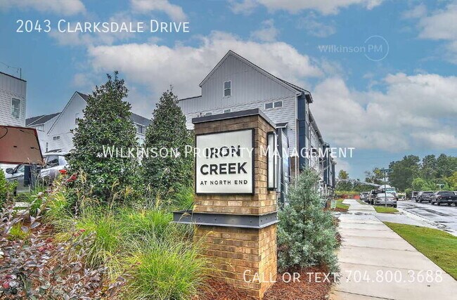 Building Photo - 2043 Clarksdale Dr