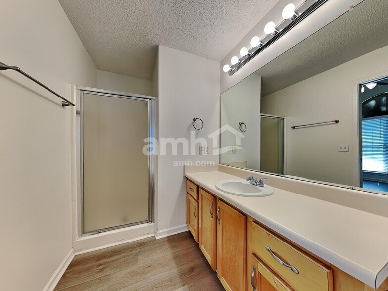 Building Photo - 103 Richmond Way