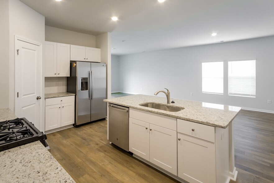 Building Photo - 709 Watercliff Dr