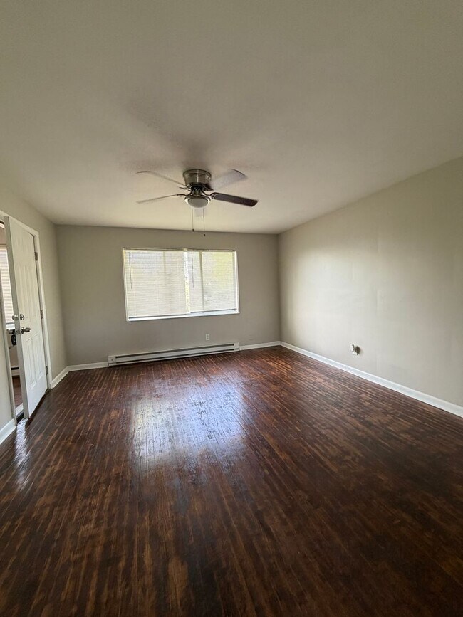 Building Photo - 6111 Laurel Hall Dr