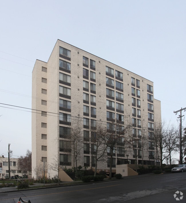 Building Photo - Alaska House Apartments