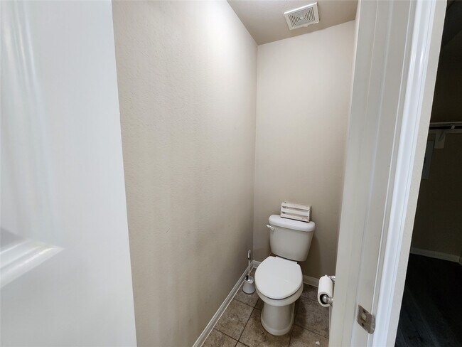 Building Photo - 2411 Village Stone Ct