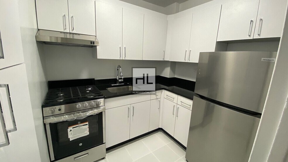 Building Photo - Spacious 2 bed on EAST 35 STREET