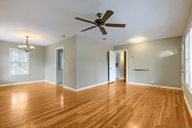 Building Photo - 1402 Cullen Ave