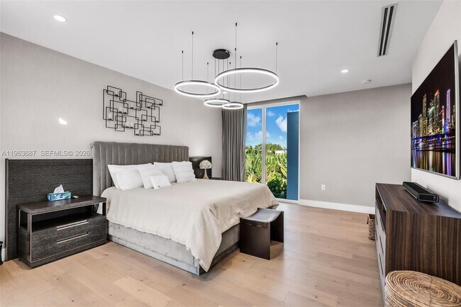 Building Photo - 285 W Mashta Dr