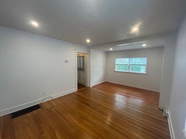 Building Photo - 46 Lawn Ave